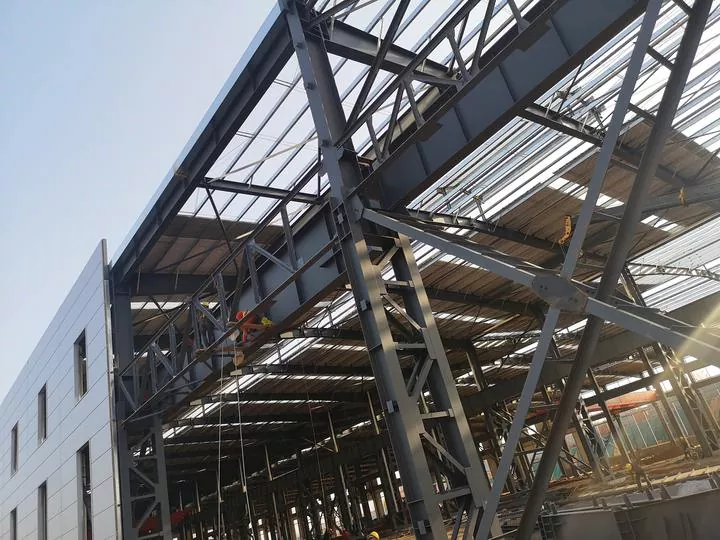 8 zaawansowanych pytań technicznych dotyczących projektowania konstrukcji stalowych i analizy uszkodzeń
