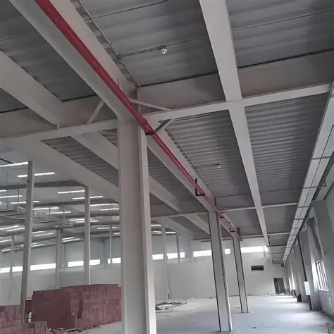 Jak skutecznie chronić budynki o konstrukcji stalowej przed ogniem?