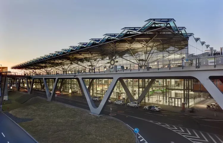 Terminal stalowy EPC obsługujący lotnisko