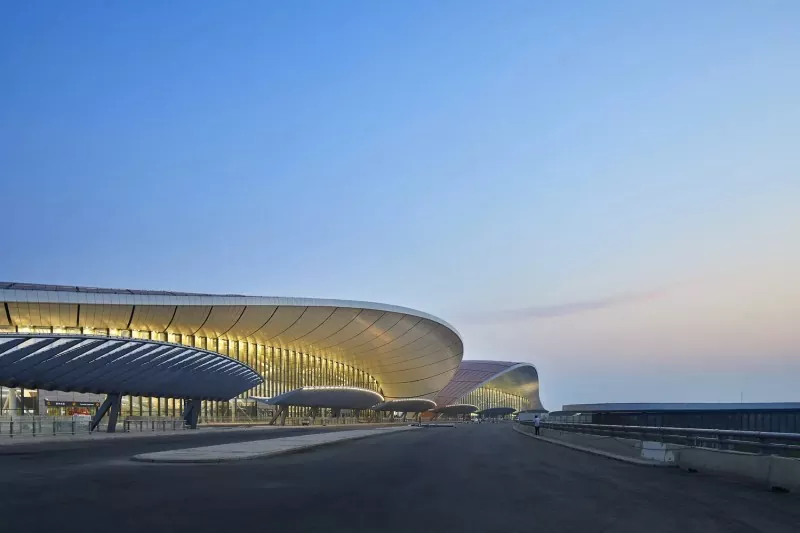 Prefabrykowany terminal stalowy o dużej rozpiętości