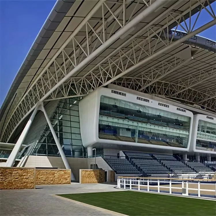 Stadion przystosowany do budowy kratownic z rur stalowych