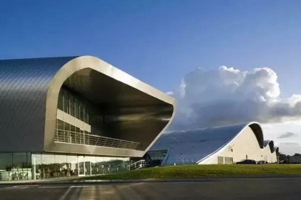 Terminal biznesowy odrzutowy o konstrukcji stalowej